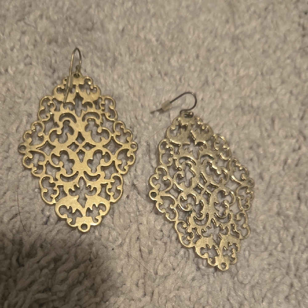 Elegant Gold Filigree Earrings